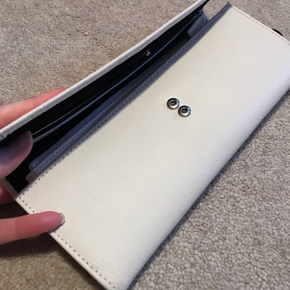 Pandora ‘Unforgettable Moments’ Clutch - Picture 2 of 4